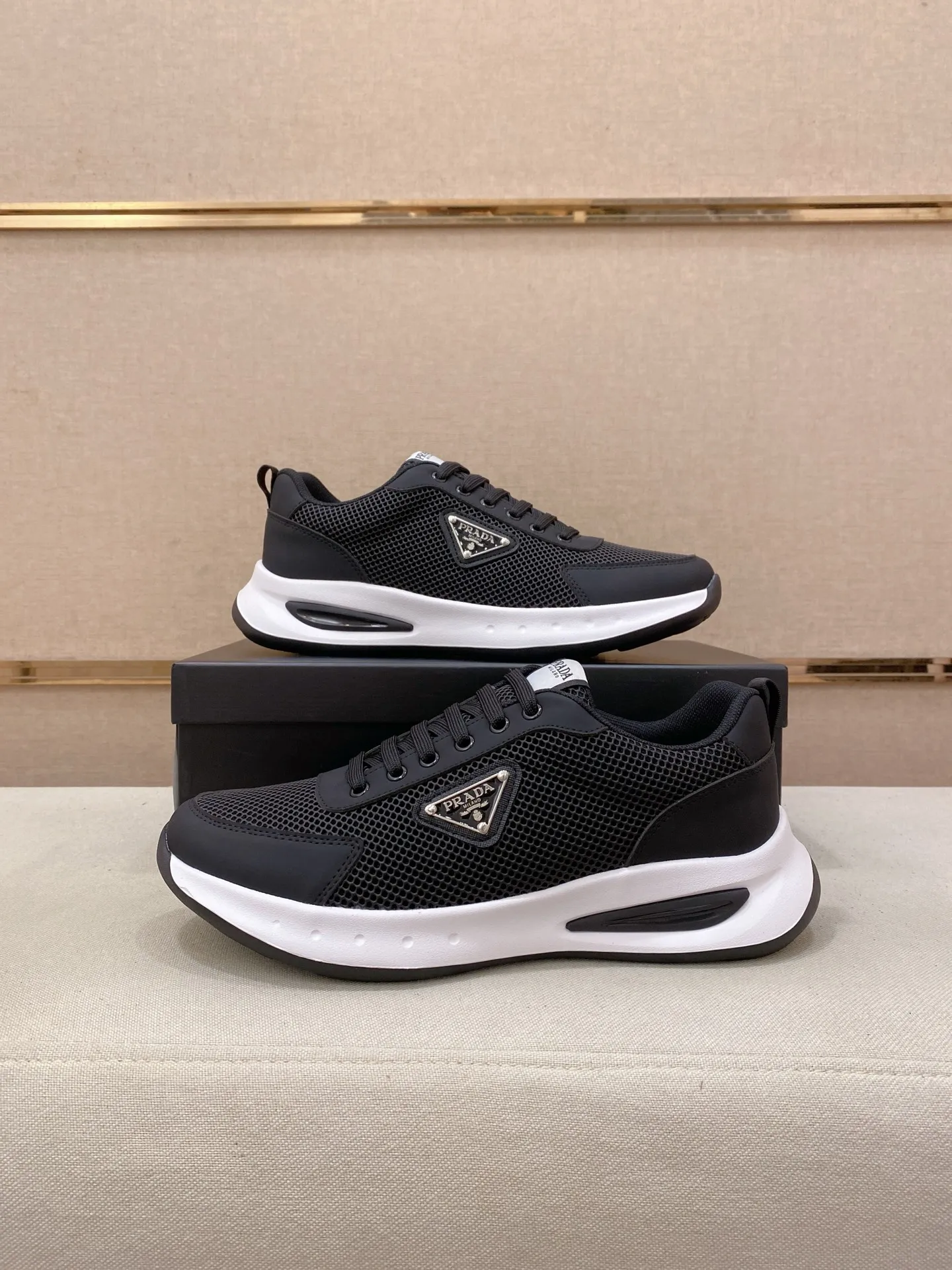 Men's men's shoes💰: 440💰[Prada～Prada] Trendy new styles are on the market. Same style as the official website. Counter quality. Original version. [Strong] [Strong] Imported selected first-layer cowhide. Comfortable and breathable sheepskin lining, fine workmanship, upper layer made of 100% pure cowhide, original last shape, comfortable on the feet, shoe sizes 38 to 44